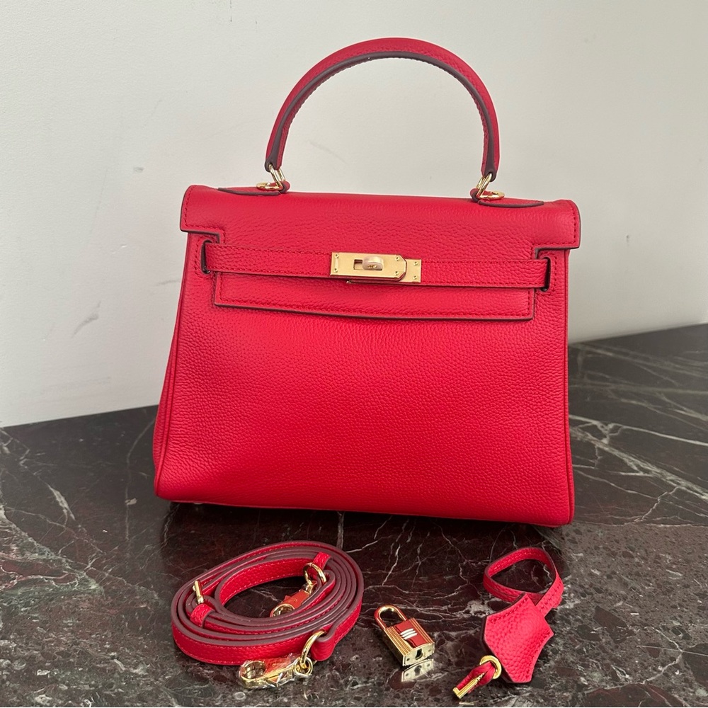 Classic Leather Hangbag Gold Lock
